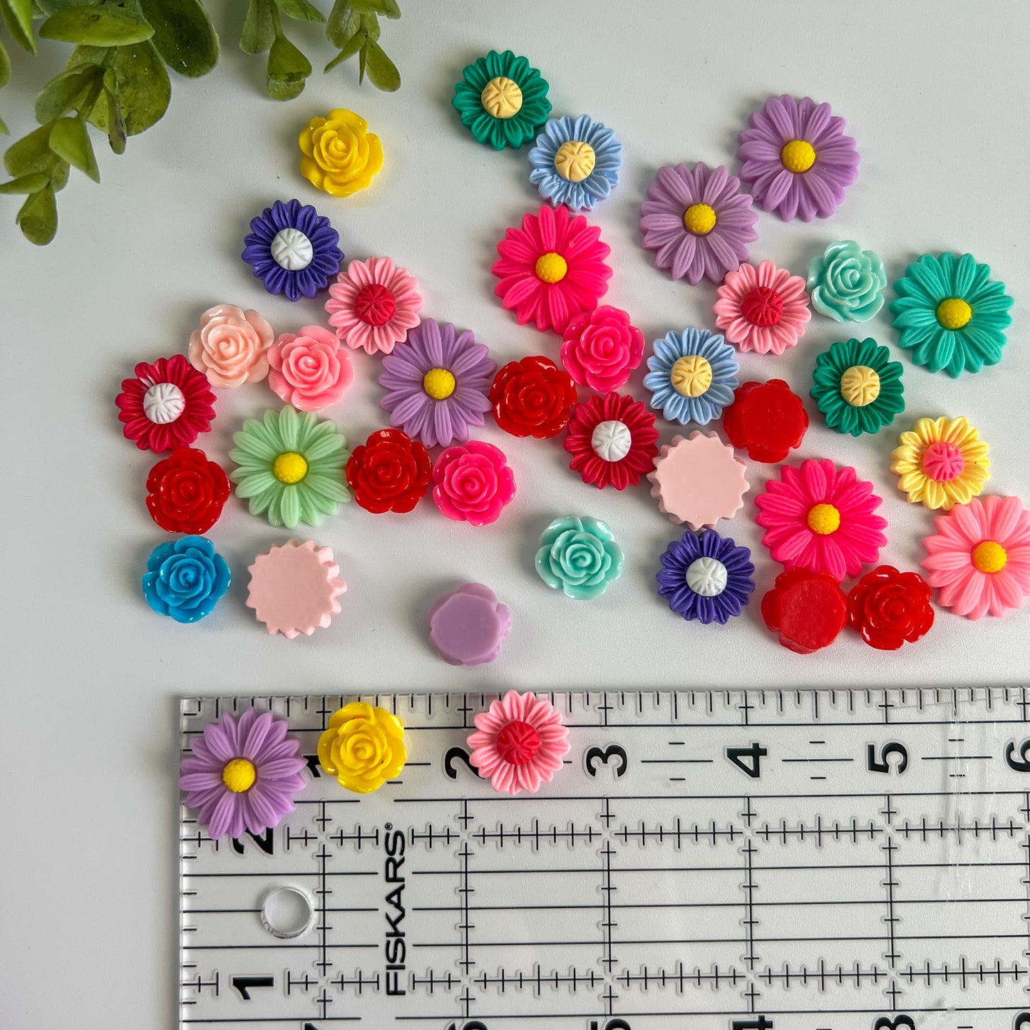 Mixed Flowers Flat Back Charms Mixed Sizes 20 pcs