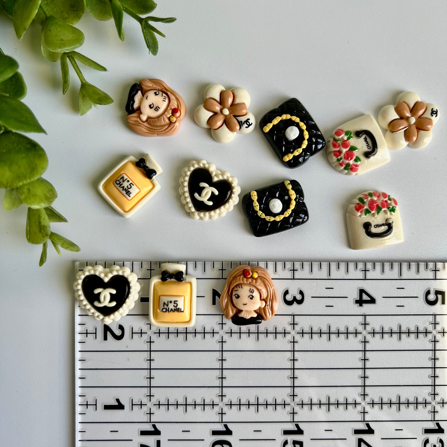 Bougie Flat Back Charms Mixed 12 pcs