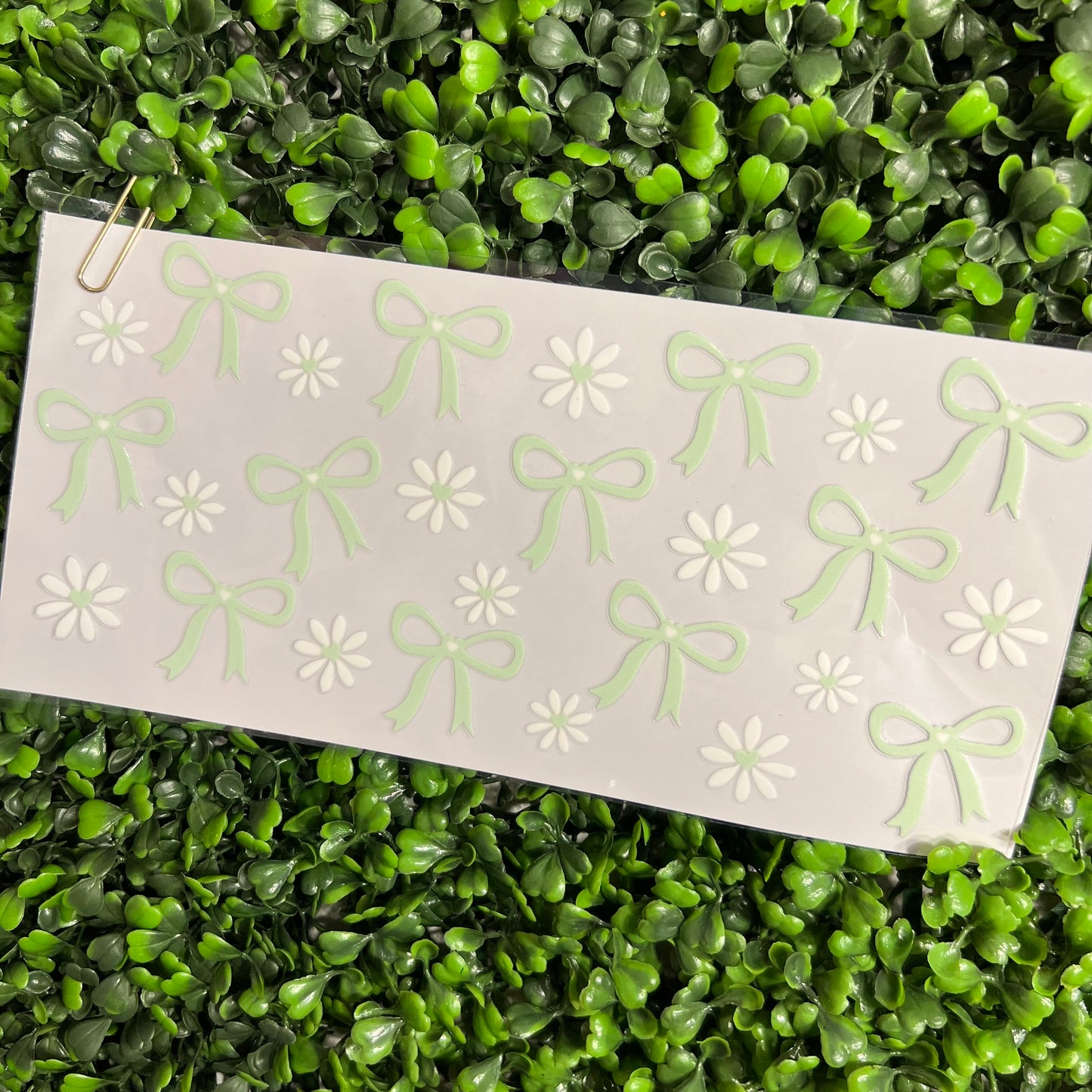 K17 Green Bows and Daisies Single Sided UVDTF WRAPS