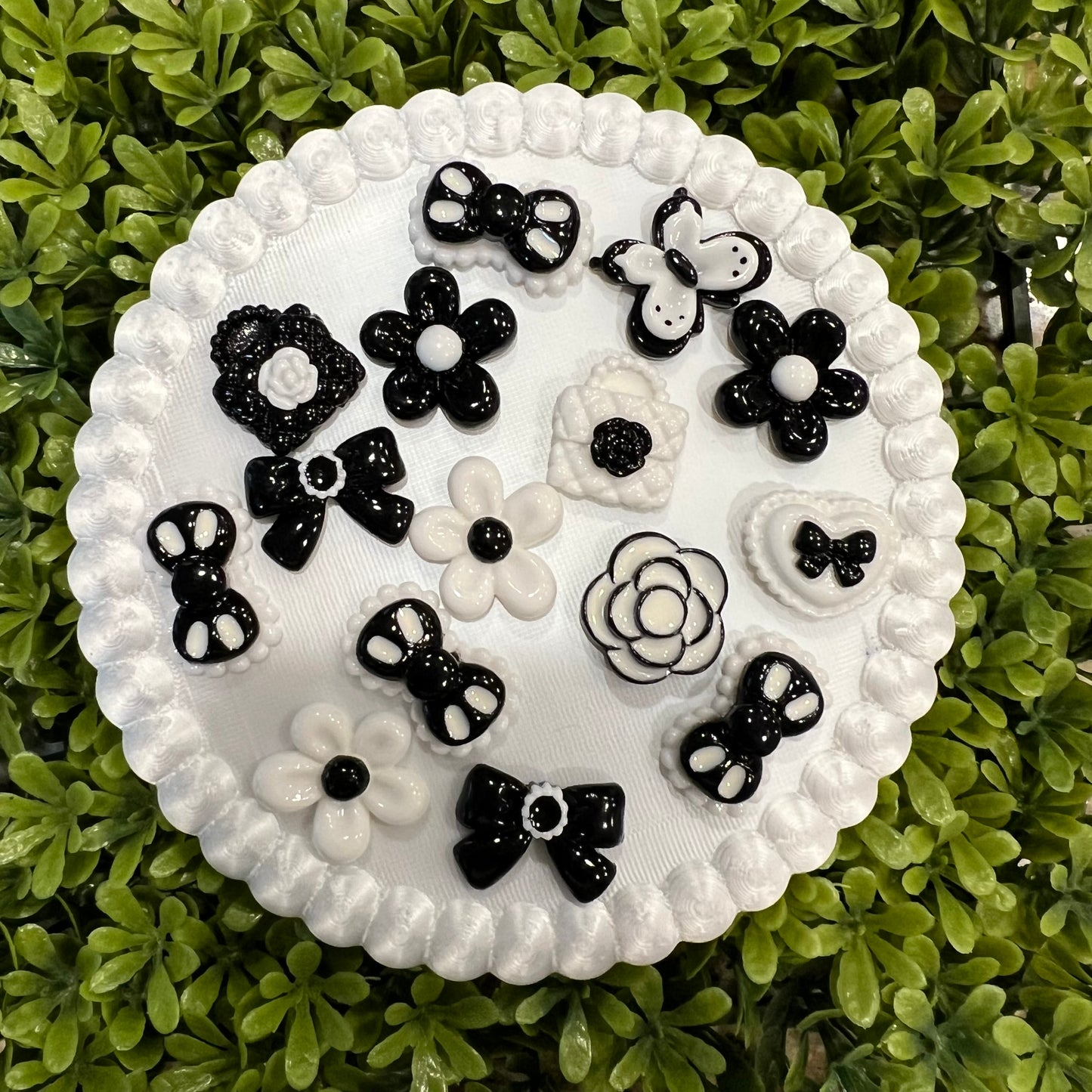 Black & White Flat Back Charms Mixed 8 pcs