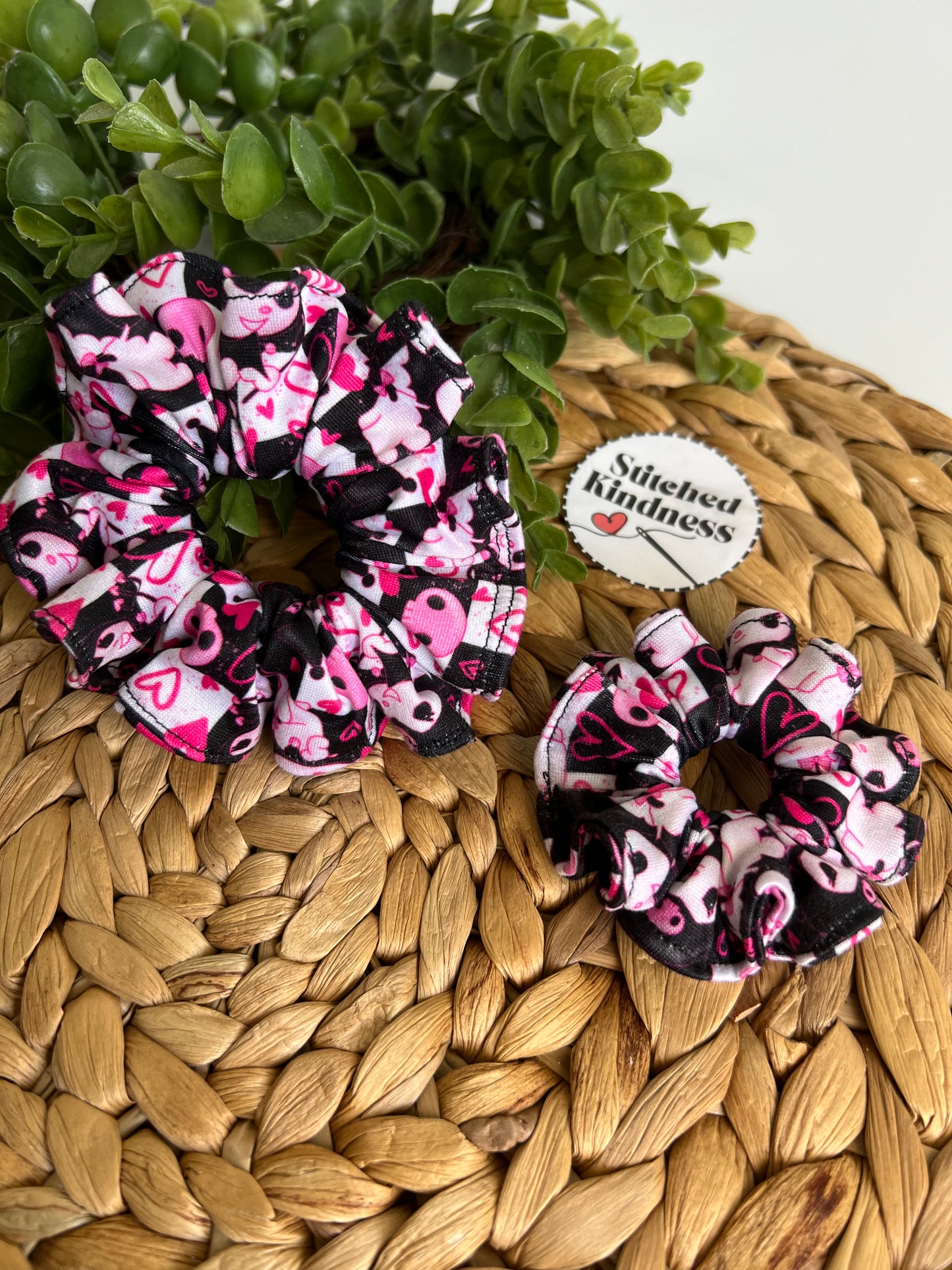 Mischievous Cat Black Scrunchies
