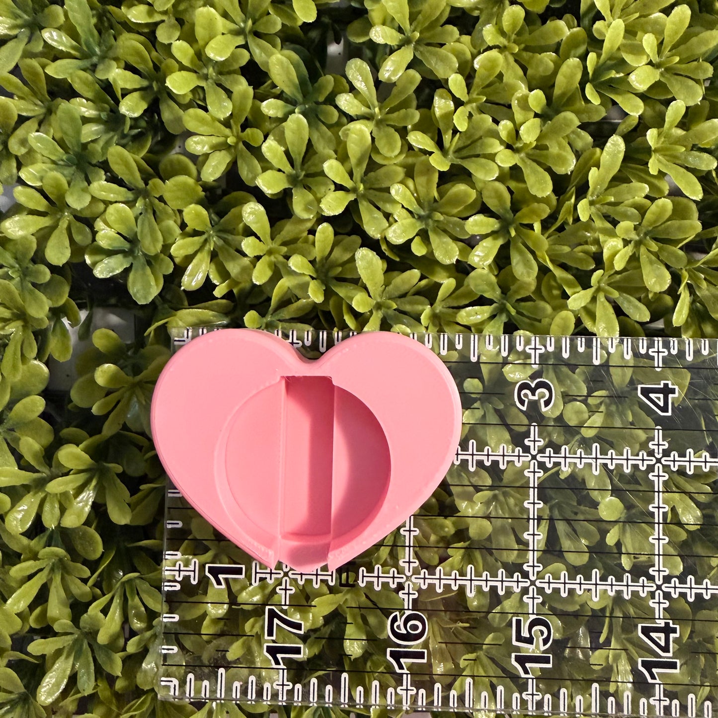 Single Heart Badge Reel Stand