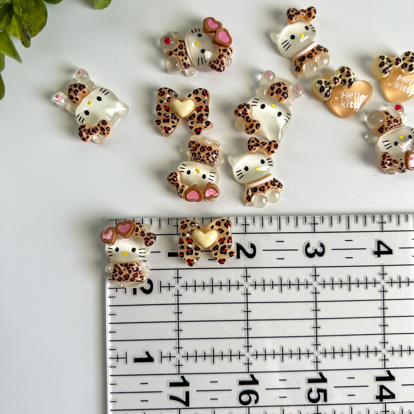 Cat Cheetah Print Luminous Flat Back Charms Mixed 12 pcs