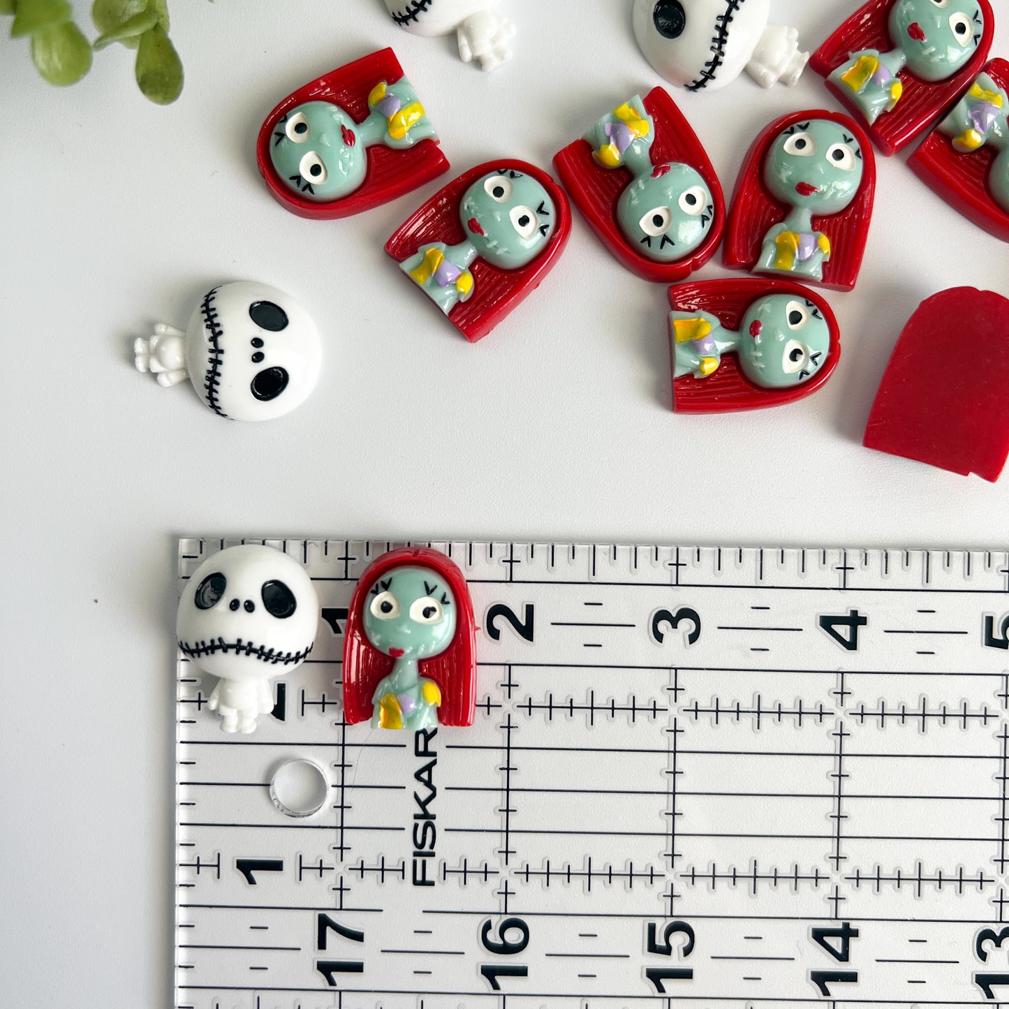 Nbc Skeleton Flat Back Charms 8 pcs