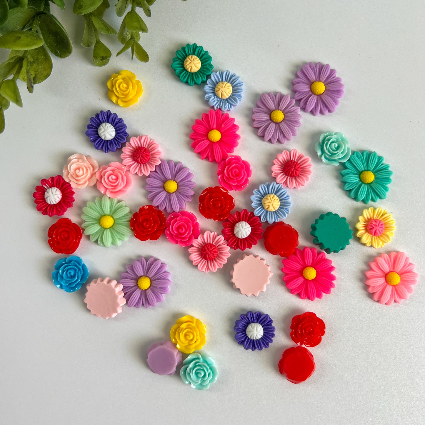 Mixed Flowers Flat Back Charms Mixed Sizes 20 pcs