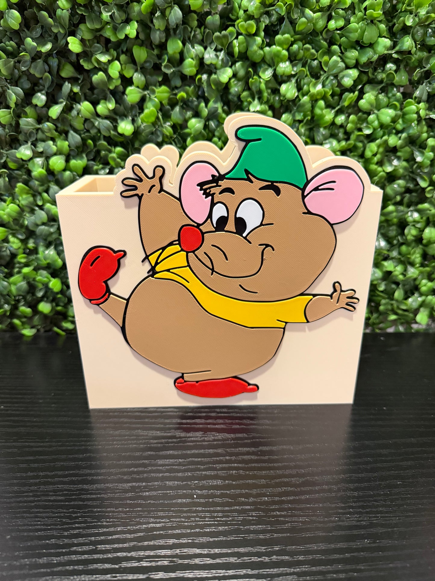 Gus Pencil Holder