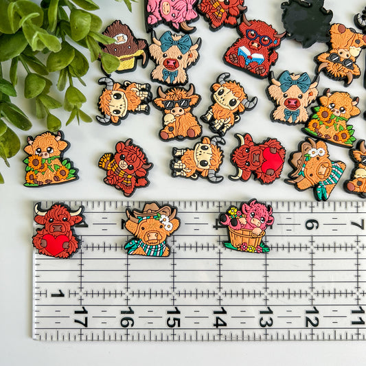 Highland Cows Rubber Flat Back Charms Mixed 8 pcs
