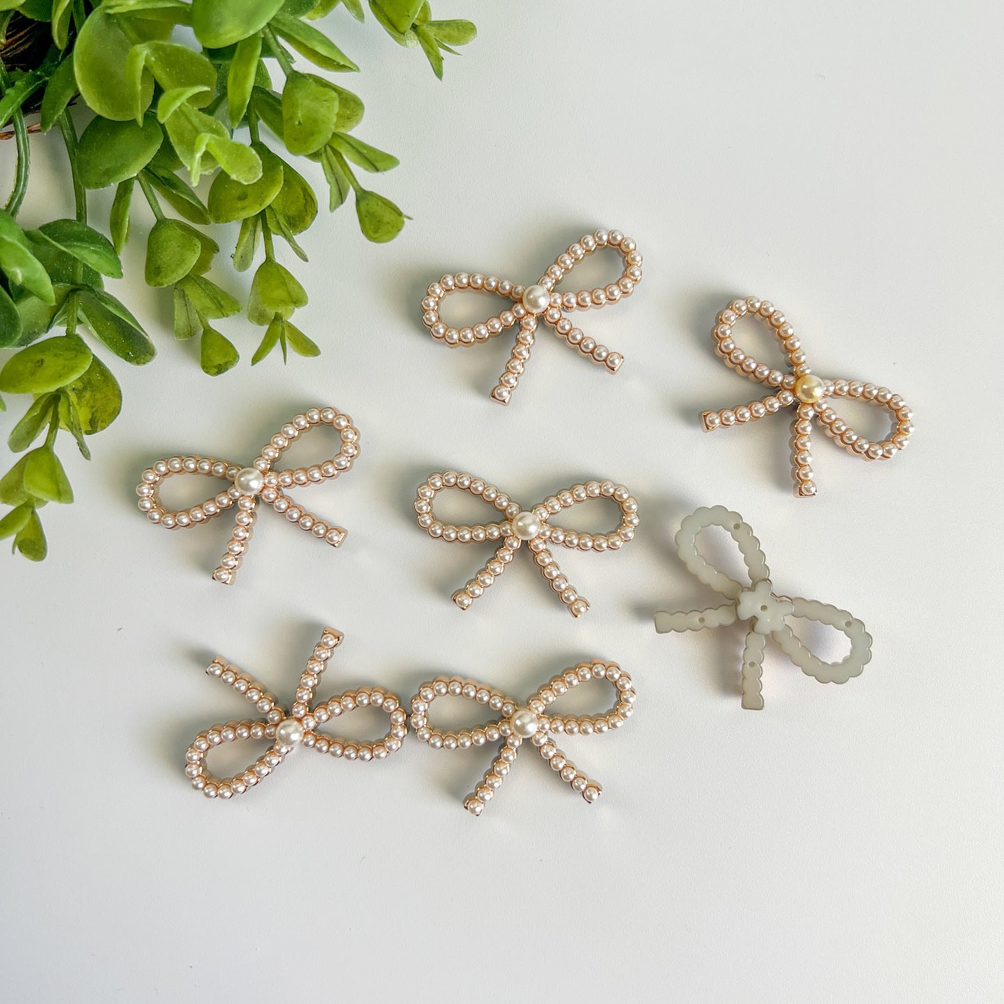 Pearl Gold Bow Charms 5 pcs