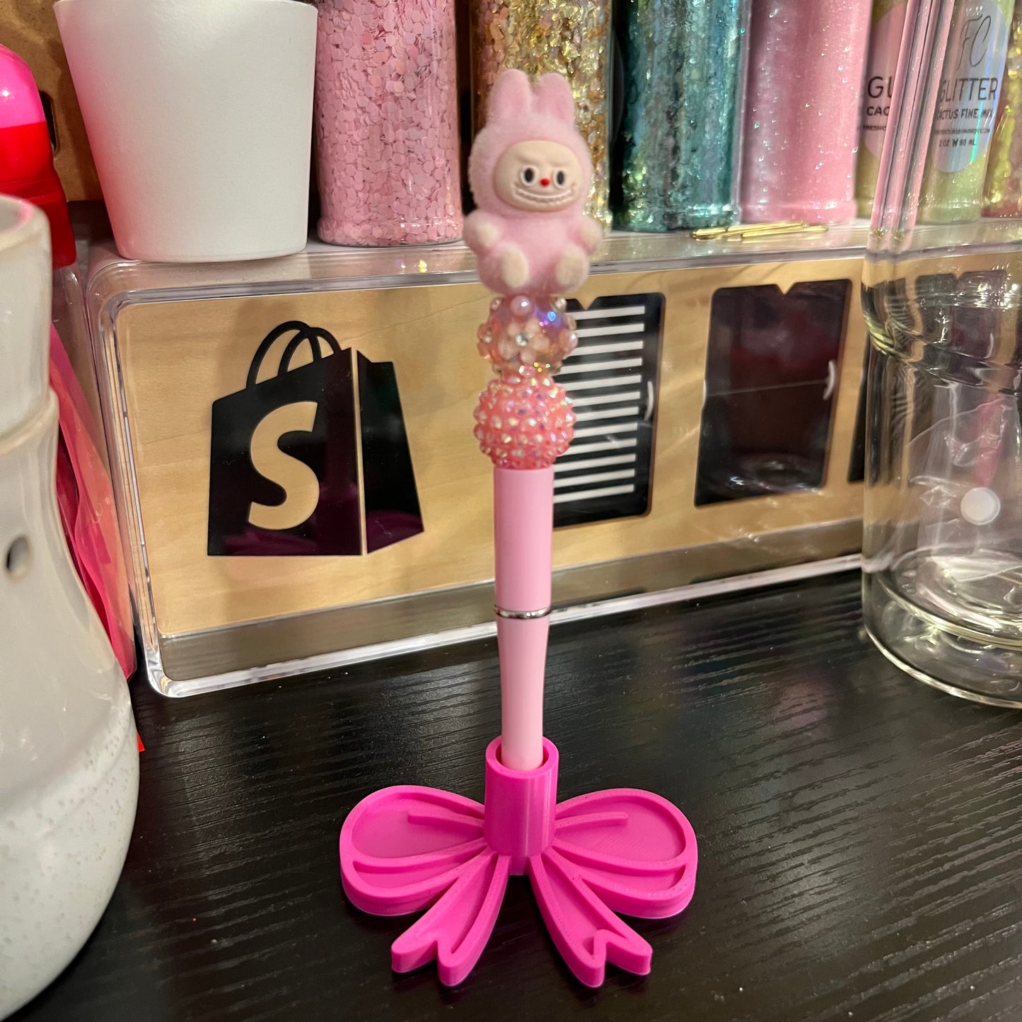 Bow Pen Stand