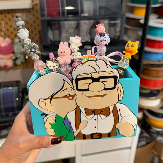Adventure Old Couple Pencil Holder