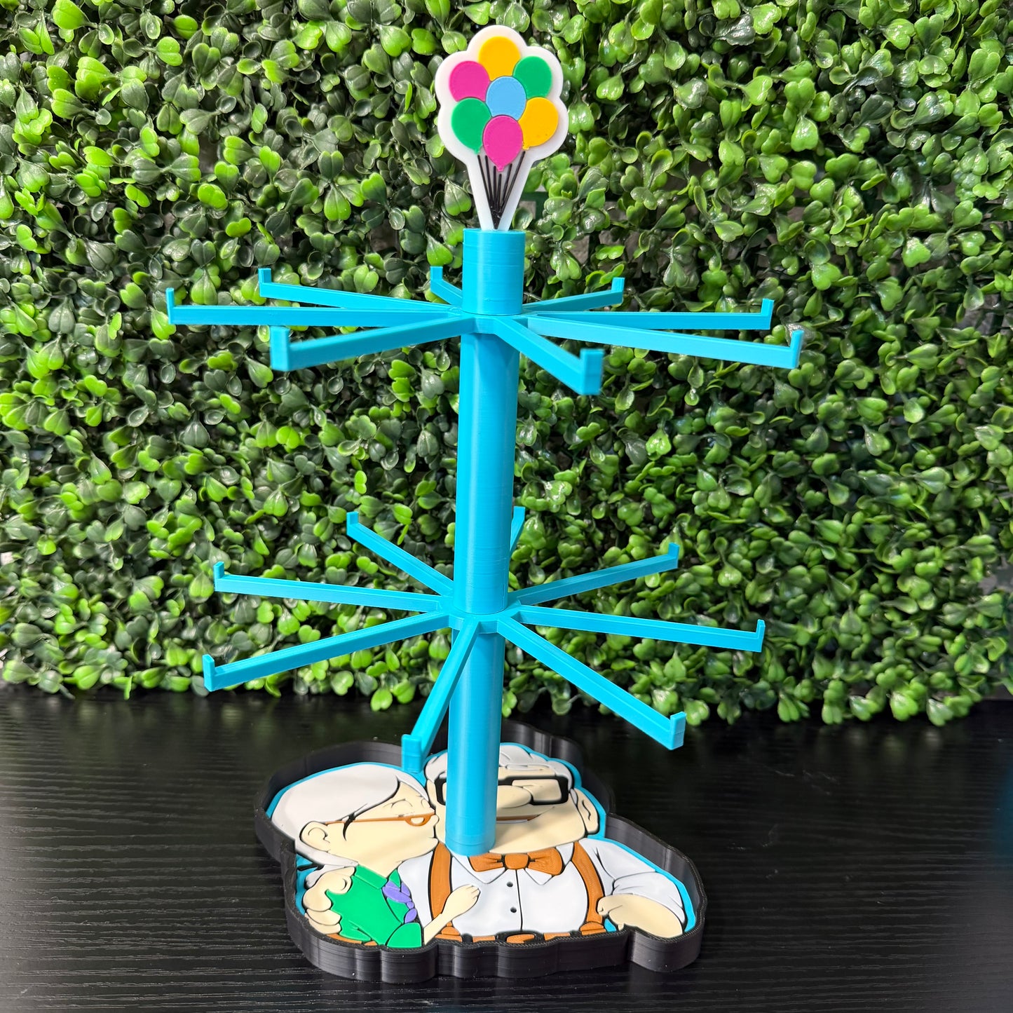 Old Couple Keychain Stand