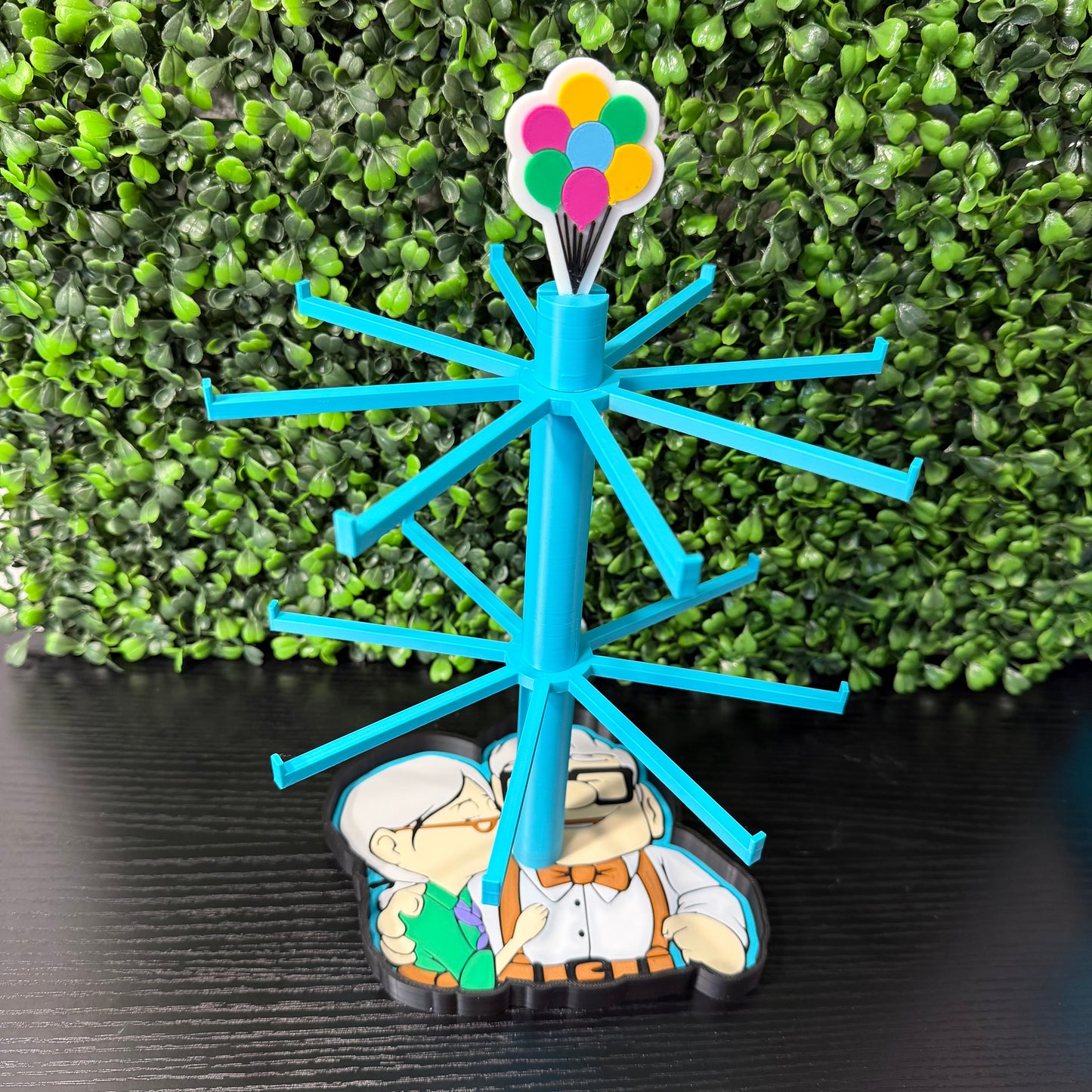 Old Couple Keychain Stand