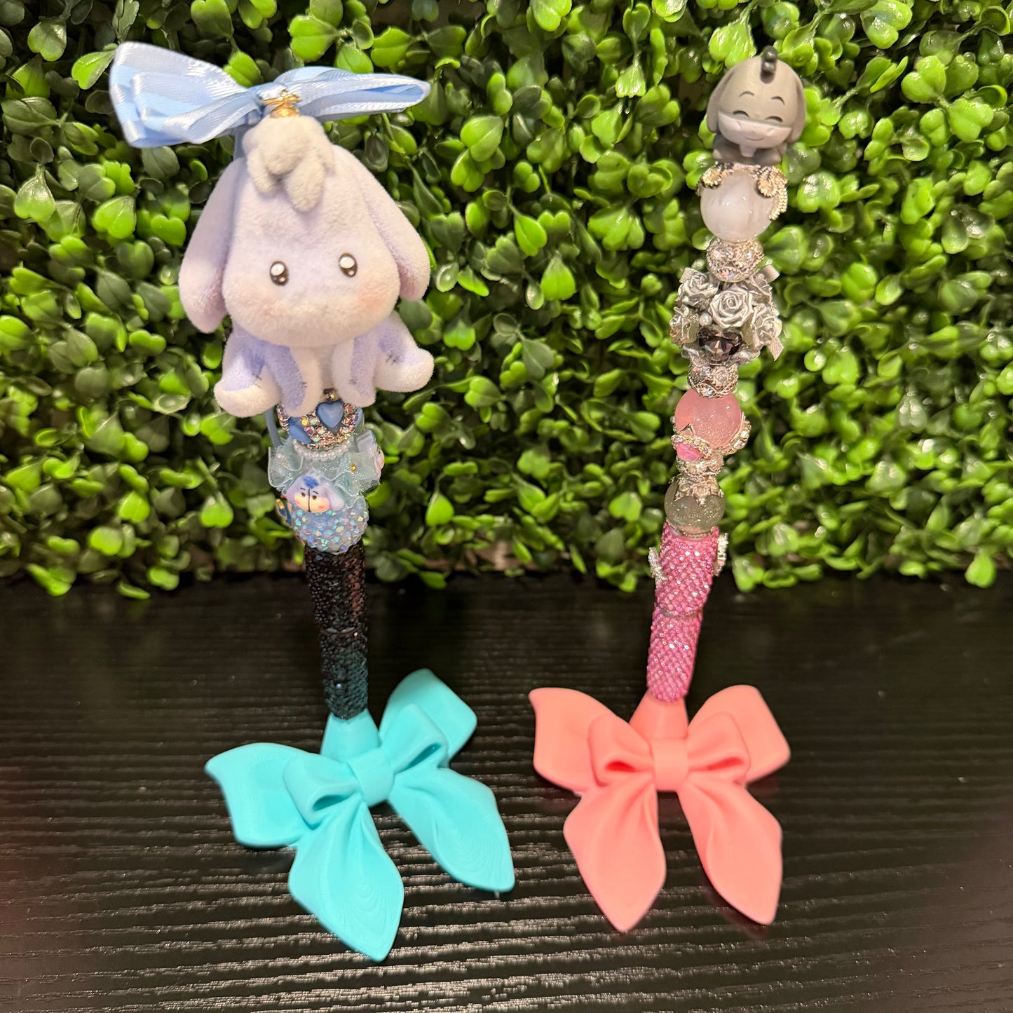 Double Bow Single Pen Stand